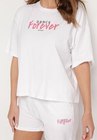 Born2be - Biały Bawełniany Komplet z T-shirtem i Szortami z Napisem Vanea. Kolor: biały. Materiał: bawełna. Wzór: napisy