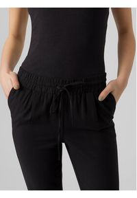 Vero Moda Spodnie materiałowe Jesmilo 10279691 Czarny Regular Fit. Kolor: czarny. Materiał: len, wiskoza #2