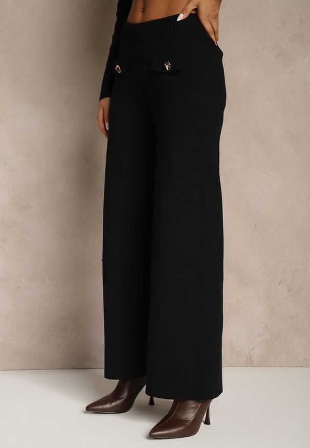 Renee - Czarny Elegancki Komplet z Dzianiny z Wiskozą Kardigan i Spodnie Delinavea. Kolor: czarny. Materiał: dzianina, wiskoza. Wzór: aplikacja