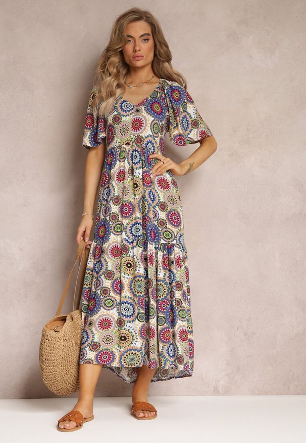 Renee - Biało-Granatowa Wiskozowa Sukienka Maxi w Kwiaty z Rozkloszowanym Dołem i Falbanką Pathna. Okazja: na co dzień. Kolor: biały. Materiał: wiskoza. Długość rękawa: krótki rękaw. Wzór: kwiaty. Styl: casual. Długość: maxi