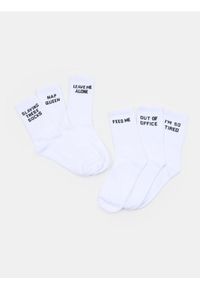 Sinsay - Długie skarpetki z napisami 3 pack - biały. Kolor: biały. Wzór: napisy #1