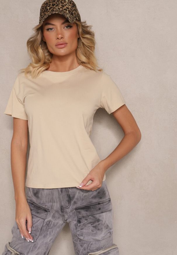 Renee - Beżowy Casualowy Bawełniany T-shirt Rivali. Okazja: na co dzień. Kolor: beżowy. Materiał: bawełna. Styl: casual