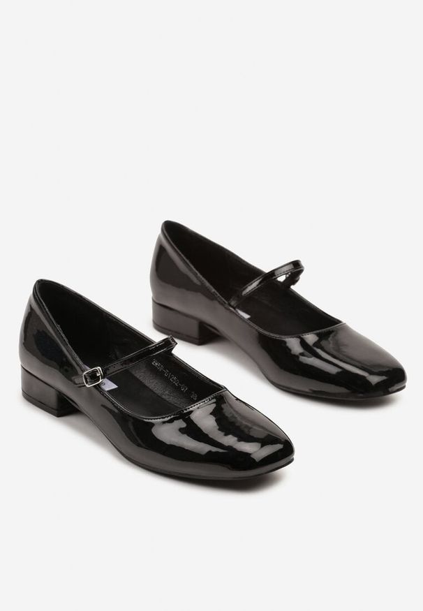 Born2be - Czarne Czółenka na Niskim Słupku z Paskiem z Klamerką Firtia. Okazja: na co dzień. Zapięcie: pasek. Kolor: czarny. Materiał: jeans. Obcas: na słupku. Styl: casual. Wysokość obcasa: niski