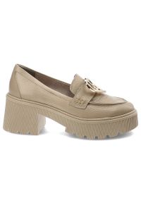 Beżowe Półbuty Armodo Eleganckie Buty Damskie. Okazja: na co dzień, do pracy, na spacer, na spotkanie biznesowe. Kolor: beżowy. Materiał: skóra. Obcas: na obcasie. Styl: elegancki. Wysokość obcasa: średni