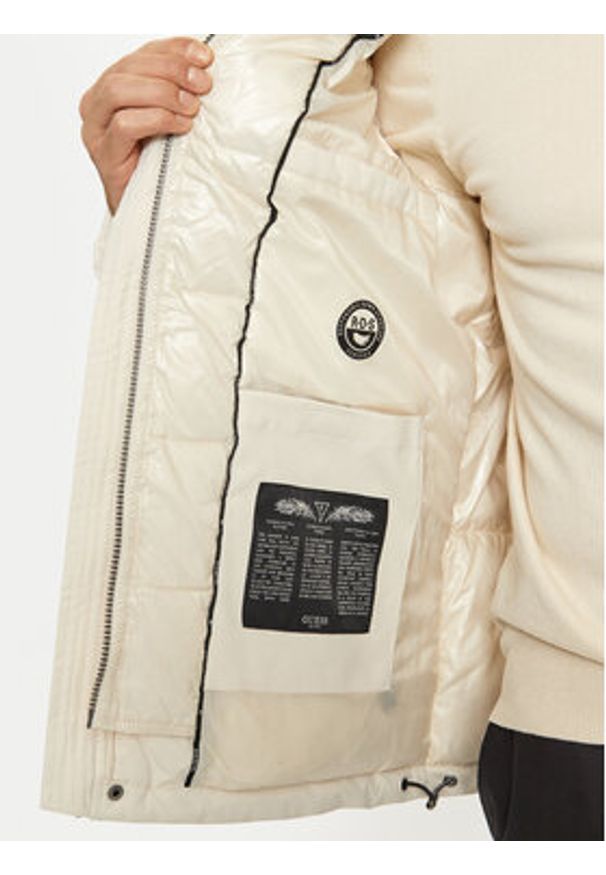 Guess Kurtka zimowa M4BL43 WGJR2 Beżowy Regular Fit. Kolor: beżowy. Materiał: syntetyk. Sezon: zima