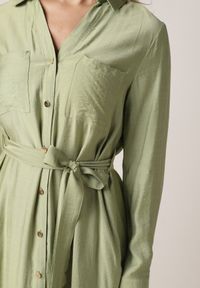 Born2be - Zielona Sukienka Koszulowa z Wiskozą z Wiązanym Paskiem Lustilla. Okazja: na co dzień. Kolor: zielony. Materiał: wiskoza. Typ sukienki: koszulowe. Styl: casual, elegancki, klasyczny #5