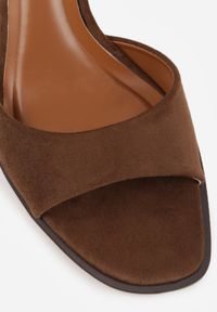 Born2be - Brązowe Minimalistyczne Klapki na Szpilce VICES z Imitacji Zamszu Fodita. Okazja: na co dzień. Kolor: brązowy. Materiał: zamsz. Obcas: na szpilce. Styl: casual, elegancki. Wysokość obcasa: średni #9