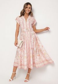 Born2be - Różowa Rozkloszowana Sukienka Koszulowa z Lnu i Wiskozy z Paskiem Alumera. Typ kołnierza: kołnierzyk klasyczny, dekolt w serek. Kolor: różowy. Materiał: len, wiskoza. Typ sukienki: koszulowe. Styl: klasyczny #5
