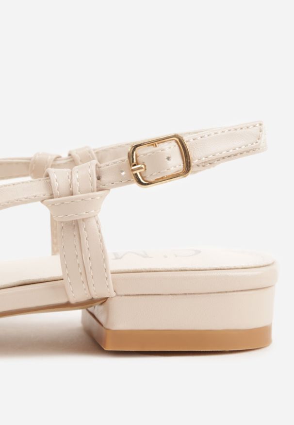 Born2be - Beżowe Sandały na Płaskiej Podeszwie Ozdobione Wycięciami Auraly. Okazja: na co dzień. Zapięcie: sprzączka. Kolor: beżowy. Materiał: jeans. Wzór: aplikacja. Obcas: na płaskiej podeszwie. Styl: casual, elegancki