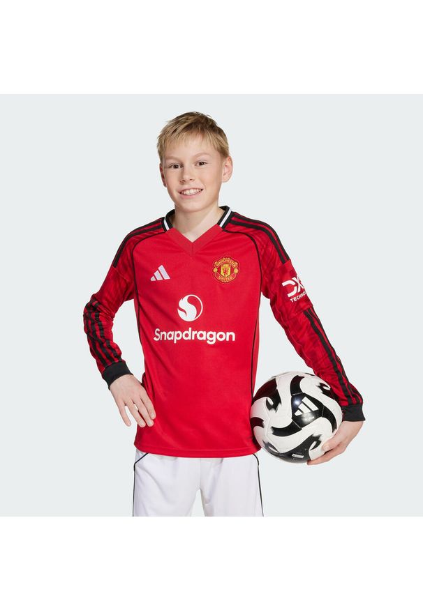 Adidas - Koszulka Manchester United 25/26 Long Sleeve Home Kids. Kolor: czerwony. Długość rękawa: długi rękaw. Sport: piłka nożna