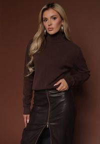 Renee - Brązowy Golf z Wełną i Wiskozą Olmeze. Typ kołnierza: golf. Kolor: brązowy. Materiał: wełna, wiskoza. Styl: klasyczny