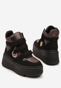 Born2be - Czarno-Brązowe Botki Vices w Stylu Sneakersów na Platformie Afirriva. Okazja: na co dzień. Zapięcie: rzepy. Kolor: czarny. Materiał: jeans. Wzór: aplikacja. Obcas: na platformie. Styl: retro, casual, klasyczny. Wysokość obcasa: średni