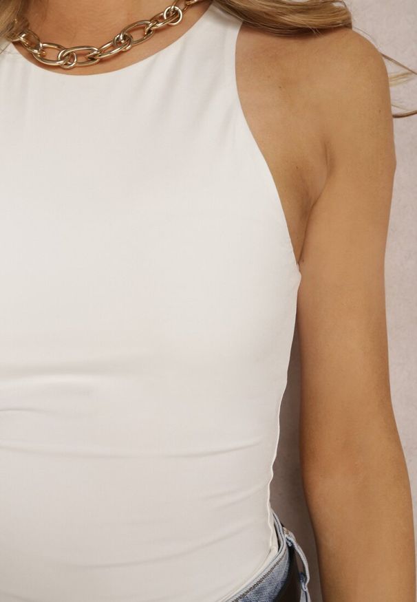 Renee - Białe Body Harmynome. Kolor: biały. Materiał: jeans. Długość rękawa: bez rękawów. Wzór: gładki. Styl: klasyczny
