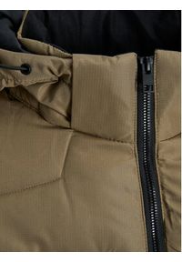 Jack & Jones - Jack&Jones Kurtka zimowa 12236044 Brązowy Regular Fit. Kolor: brązowy. Materiał: syntetyk. Sezon: zima