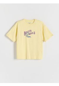 Reserved - T-shirt oversize z nadrukiem - żółty. Kolor: żółty. Materiał: dzianina, bawełna. Wzór: nadruk