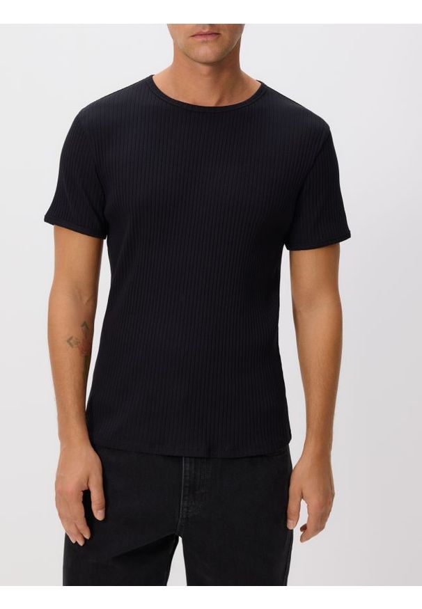 Reserved - T-shirt slim fit - czarny. Kolor: czarny. Materiał: bawełna, dzianina