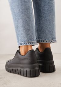 Born2be - Czarne Sneakersy VICES na Grubej Tłoczonej Podeszwie z Perforacją Diomerine. Okazja: na co dzień. Kolor: czarny. Materiał: dzianina, dresówka #2