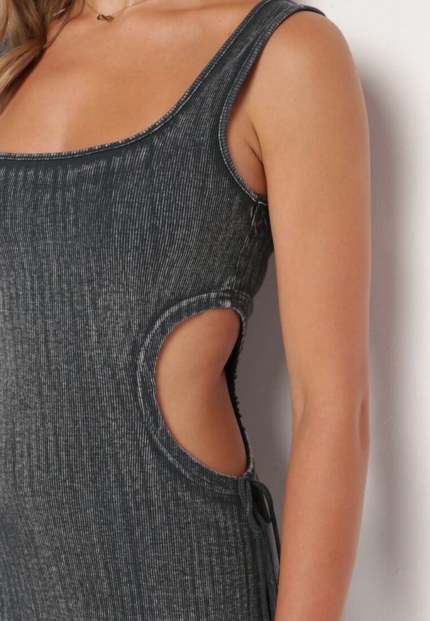 Born2be - Ciemnoszara Bawełniana Sukienka na Ramiączkach ze Ściągaczami i Wycięciami po Bokach Nestanina. Kolor: szary. Materiał: bawełna. Długość rękawa: na ramiączkach. Styl: elegancki