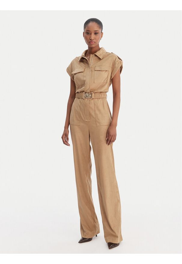 Guess Kombinezon W6RD61 WJ472 Brązowy Regular Fit. Kolor: brązowy. Materiał: syntetyk