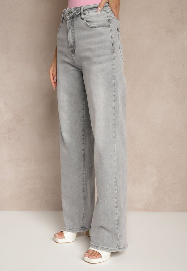 Renee - Jasnoszare Jeansy High Waist z Szeroką Nogawką Aliriana. Okazja: na co dzień. Stan: podwyższony. Kolor: szary. Styl: elegancki, casual