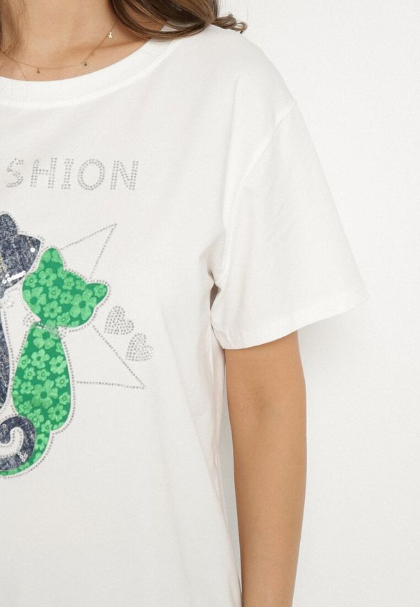 Born2be - Biały T-shirt z Bawełny z Ozdobnym Napisem i Nadrukiem Olinella. Okazja: na co dzień. Kolor: biały. Materiał: bawełna. Wzór: napisy, nadruk. Styl: casual