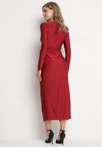 Born2be - Bordowa Kopertowa Sukienka z Cyrkoniową Aplikacją Ceasia. Typ kołnierza: dekolt w serek. Kolor: czerwony. Materiał: materiał. Długość rękawa: długi rękaw. Wzór: aplikacja. Typ sukienki: kopertowe #2