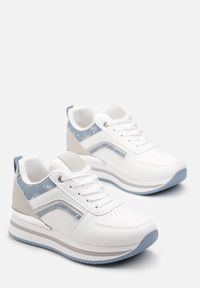 Renee - Biało-Niebieskie Sneakersy z Ekoskóry z Brokatowymi Wstawkami i Sznurowaniem Jelise. Kolor: biały