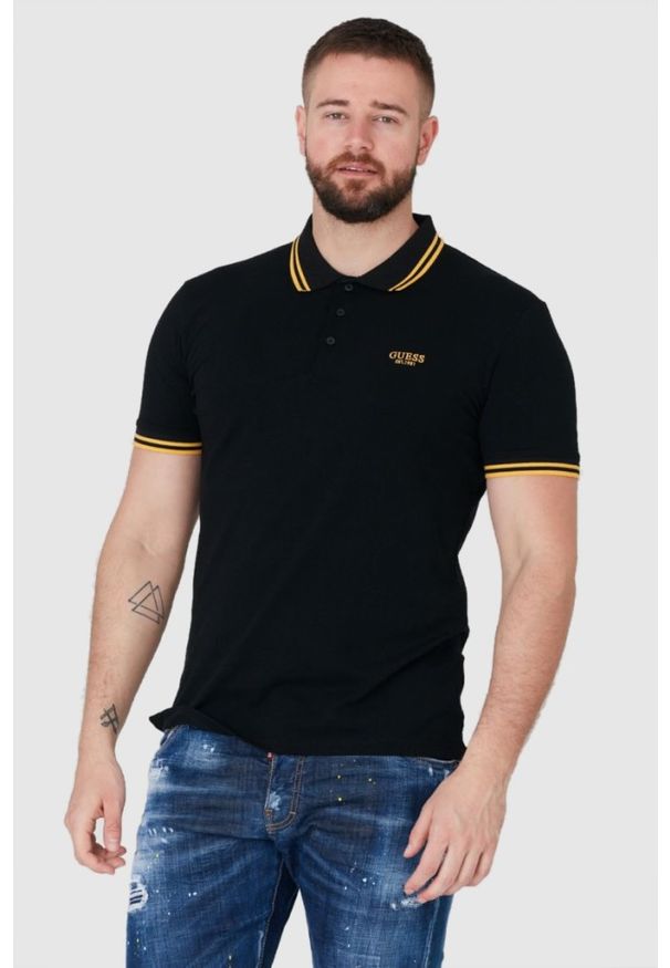 Guess - GUESS Czarna męska koszulka polo z wyszywanym logo, Rozmiar S. Typ kołnierza: polo. Kolor: czarny. Materiał: prążkowany. Długość rękawa: krótki rękaw. Wzór: aplikacja