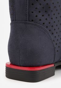 Renee - Granatowe Botki VICES z Ażurowymi Zdobieniami w Stylu Retro Limoni. Okazja: na co dzień. Zapięcie: sznurówki. Kolor: niebieski. Materiał: jeans. Szerokość cholewki: normalna. Wzór: ażurowy, aplikacja. Styl: retro #7