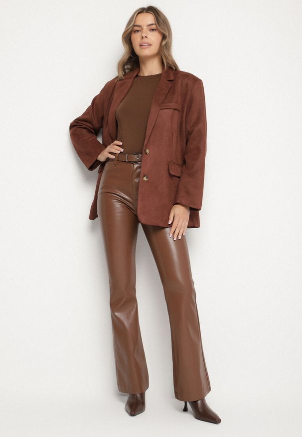 Born2be - Brązowe Spodnie Dzwony z Imitacji Skóry Vebora. Okazja: na co dzień. Kolor: brązowy. Materiał: skóra. Styl: elegancki, casual, klasyczny