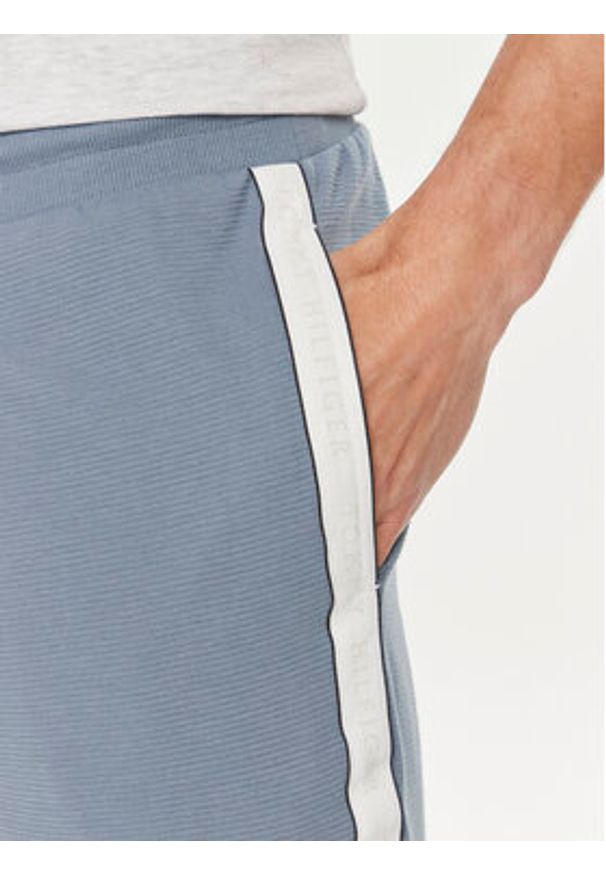 TOMMY HILFIGER - Tommy Hilfiger Szorty sportowe UM0UM03008 Niebieski Regular Fit. Kolor: niebieski. Materiał: bawełna. Styl: sportowy