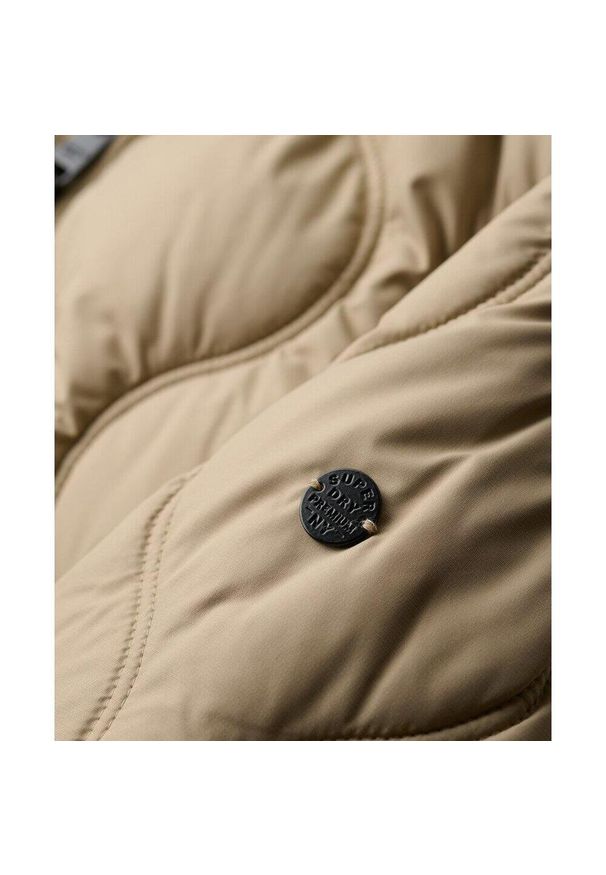 Damska kurtka puchowa Superdry. Kolor: beżowy. Materiał: puch