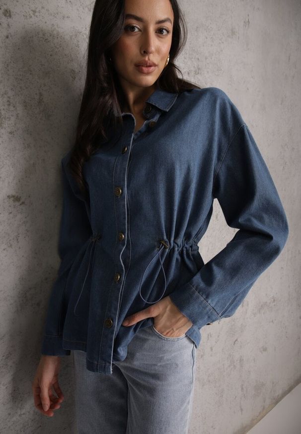 Renee - Niebieska Koszula z Bawełny Ściągana w Talii Troczkami Hettia. Kolor: niebieski. Materiał: bawełna. Styl: elegancki