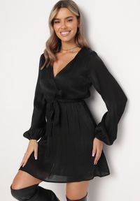 Born2be - Czarna Rozkloszowana Sukienka Mini z Gumką w Pasie Gaiame. Kolor: czarny. Materiał: materiał. Długość: mini #2