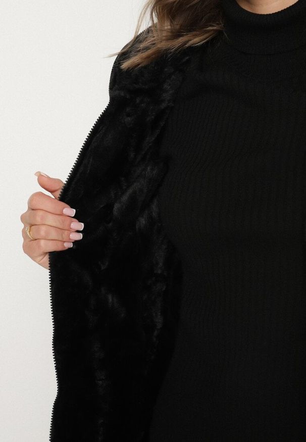 Born2be - Beżowa Pikowana Kurtka Dwustronna z Kapturem i Futerkiem Rinaresa. Okazja: na co dzień. Typ kołnierza: kaptur. Kolor: beżowy. Materiał: futro. Styl: elegancki, casual