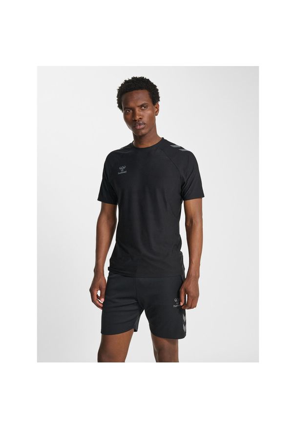 Koszulka Hummel Cima 2.0. Kolor: szary, wielokolorowy, czarny. Materiał: materiał. Sport: fitness, piłka nożna