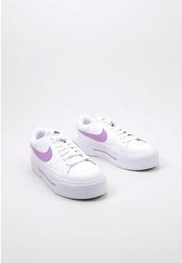 Buty do chodzenia damskie Nike DM7590101. Zapięcie: sznurówki. Kolor: pomarańczowy, biały, wielokolorowy, brązowy. Materiał: materiał, wełna. Szerokość cholewki: normalna. Sport: turystyka piesza