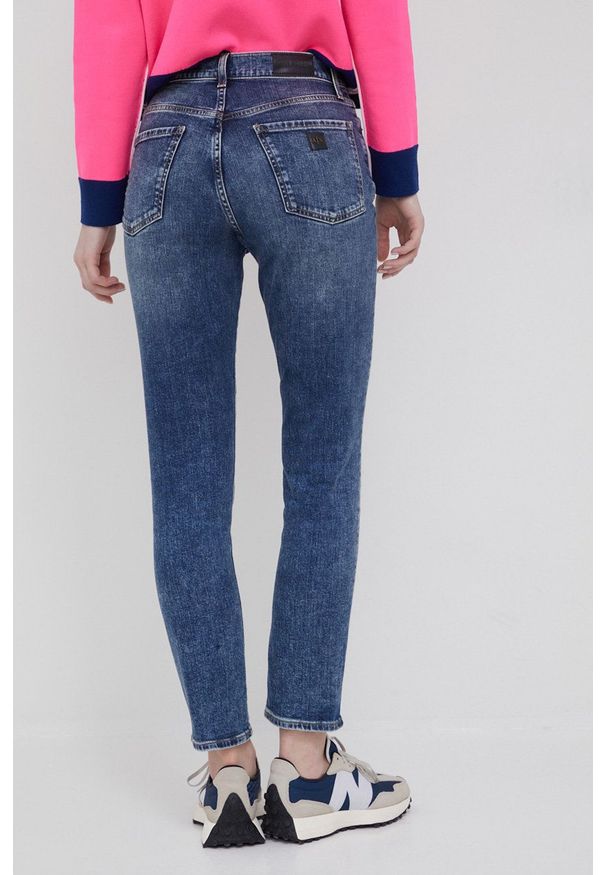 Armani Exchange jeansy Milan damskie medium waist. Kolor: niebieski