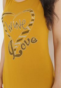 Born2be - Żółta Sukienka T-shirtowa Bez Rękawów z Nadrukiem z Cyrkoniami Rainie. Kolor: żółty. Długość rękawa: bez rękawów. Wzór: nadruk. Długość: mini