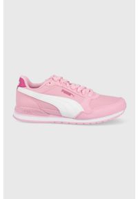 Puma buty dziecięce Runner v3 kolor różowy. Nosek buta: okrągły. Zapięcie: sznurówki. Kolor: różowy. Materiał: guma
