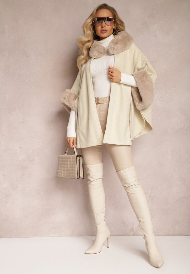 Renee - Beżowy Płaszcz Ponczo z Wiskozy z Paskiem i Futerkiem Roymessa. Kolor: beżowy. Materiał: futro, wiskoza. Sezon: zima