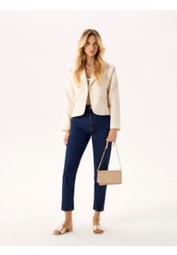 Kazar - Eleganckie klapki z wyszywanym logo KAZAR. Kolor: złoty. Materiał: skóra. Obcas: na obcasie. Styl: elegancki. Wysokość obcasa: średni #3