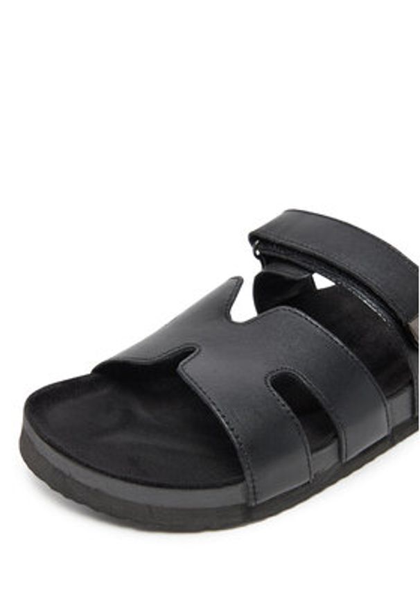 Lasocki Klapki GRD-22010-02 Czarny. Kolor: czarny. Materiał: skóra