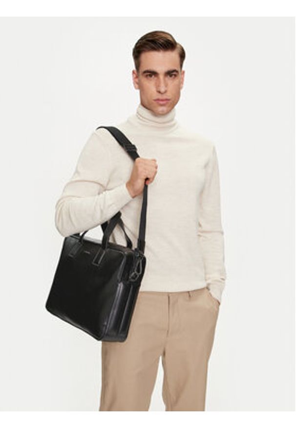 Calvin Klein Torba na laptopa Line Quilt Pu Laptop Bag K50K511876 Czarny. Kolor: czarny. Materiał: skóra