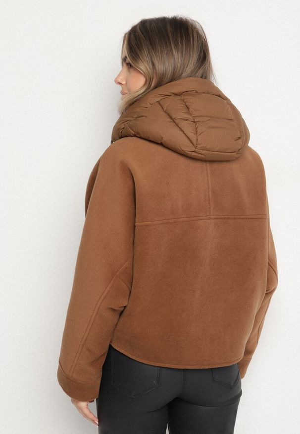 Born2be - Brązowa Przejściowa Kurtka z Rękawami Typu Nietoperz i Kapturem Alinee. Okazja: na spacer. Kolor: brązowy. Materiał: jeans. Sezon: wiosna, jesień. Styl: klasyczny