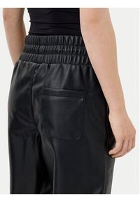 Karl Lagerfeld Jeans Spodnie z imitacji skóry A1W10059 Czarny Regular Fit. Kolor: czarny. Materiał: syntetyk #2