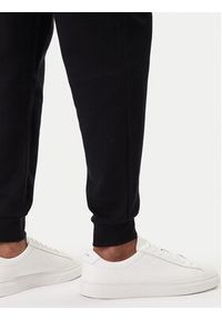BOSS Spodnie dresowe Waffle 50535878 Czarny Regular Fit. Kolor: czarny. Materiał: syntetyk #4