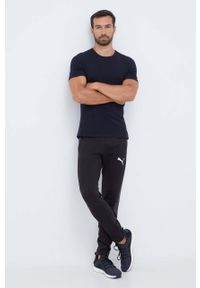 Puma spodnie treningowe Evostripe kolor czarny z nadrukiem. Kolor: czarny. Materiał: skóra, materiał. Wzór: nadruk #4