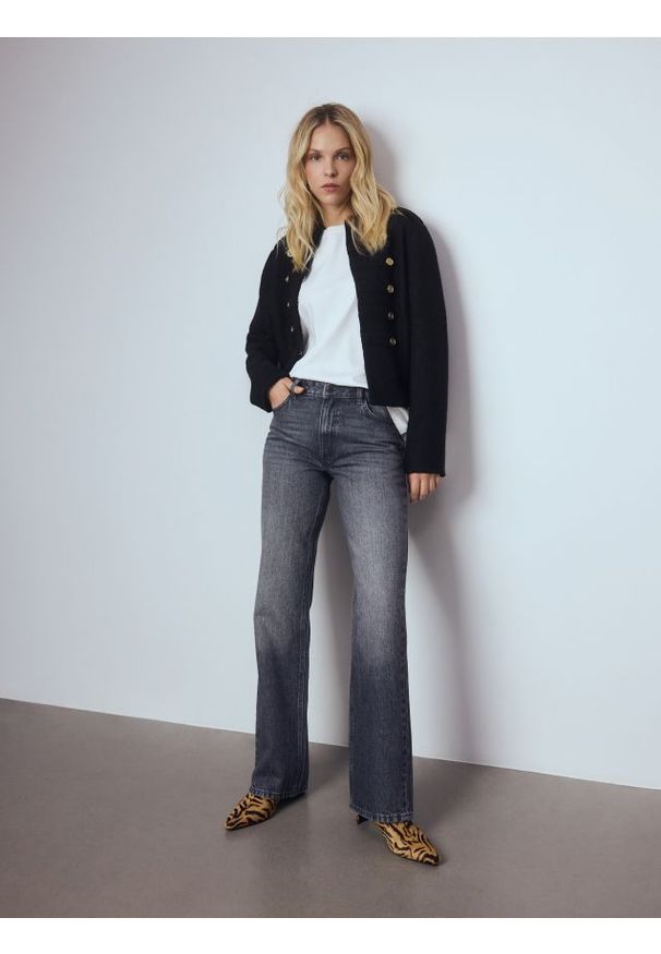 Reserved - Jeansy straight - szary. Kolor: szary. Materiał: jeans