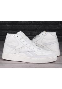 Buty męskie sportowe Reebok CLUB C FORM Hi. Kolor: biały. Materiał: materiał, skóra, syntetyk. Szerokość cholewki: normalna. Model: Reebok Club. Sport: turystyka piesza
